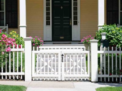 home-with-white-picket-fence-and-gate-pml8n752w3v7oagjk8c79i5biaklkeimew8sxuxfp4